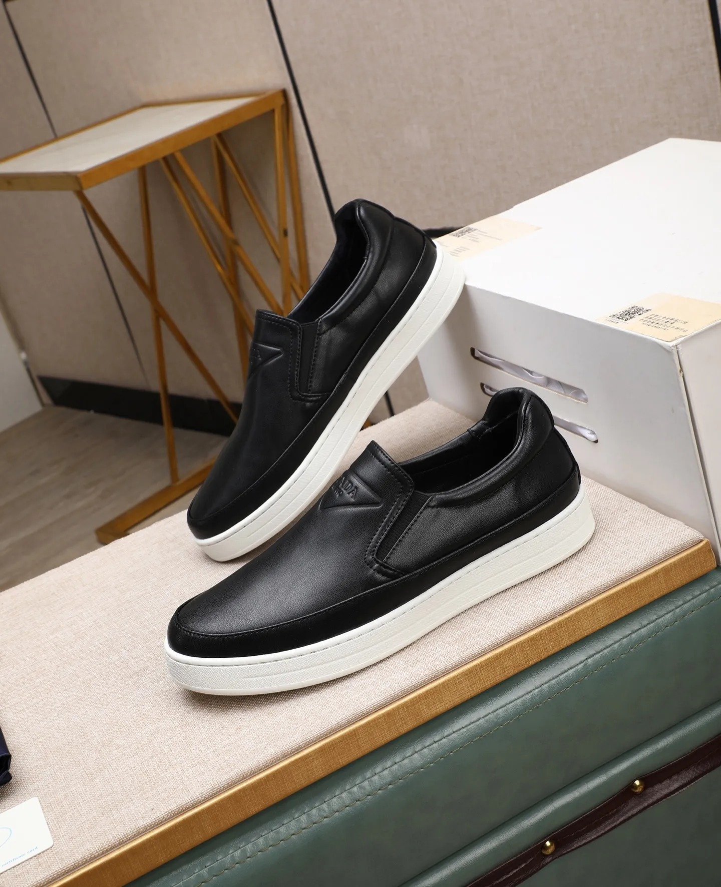 Men's men's shoes 💰440 🌹🌹[PRADA—Prada] latest model 🙈original replica! 👟👟👟Available here. The workmanship is top-notch. The upper is made of Italian 🇮🇹Imported calfskin. ❗️Breathable genuine leather lining @Suitable for travel. The original version has an enlarged engraved sole, making it suitable for all kinds of travels, showing low-key luxury. Let quality speak for itself. Color: Size: 38-44